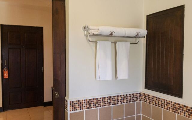 NIDA Rooms Saket Valley 200 Station
