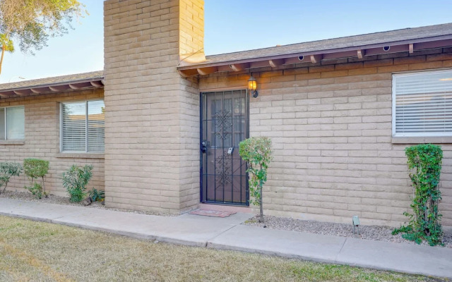 Walk to Conveniences: Tempe Condo w/ Pool!