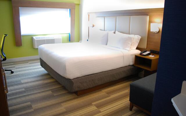 Holiday Inn Express Vancouver Airport Richmond, an IHG Hotel