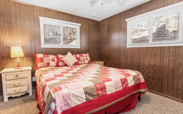 RedAwning Lakefront Retreat