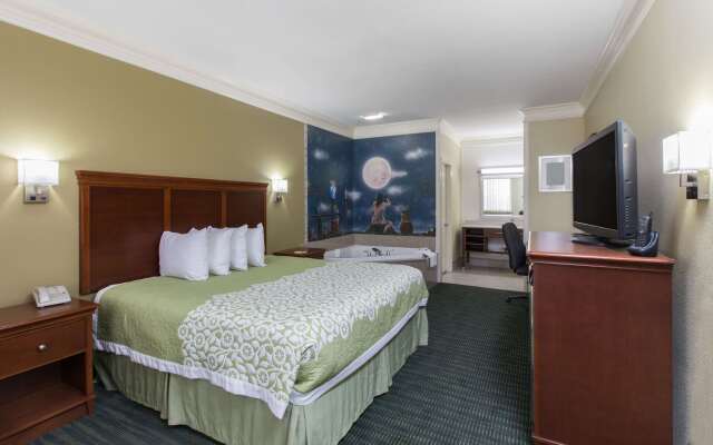 Days Inn & Suites by Wyndham Big Spring