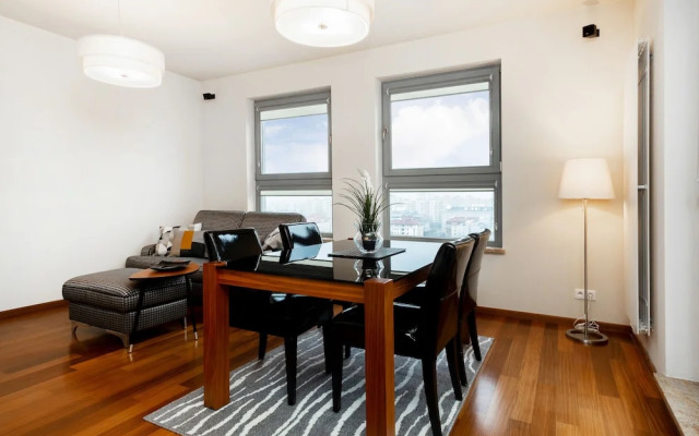 Apartment Jeziorańskiego by Renters