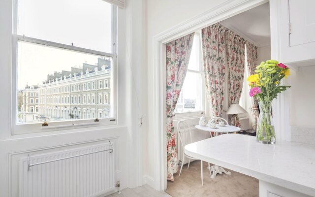 Classic South Kensington Home with Balcony
