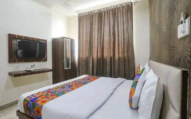 Fabexpress Paradise Inn