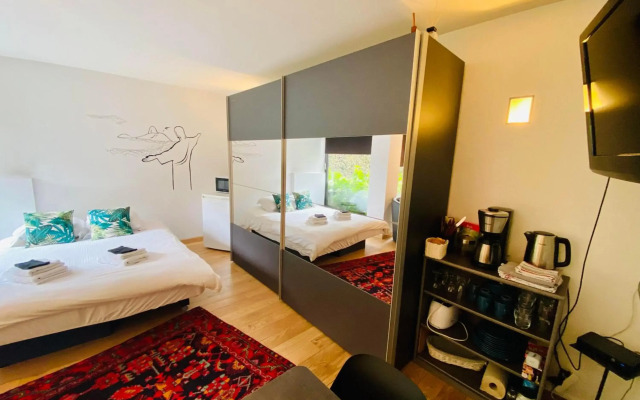 Modern Studio 4p near Bruges with Free Parking