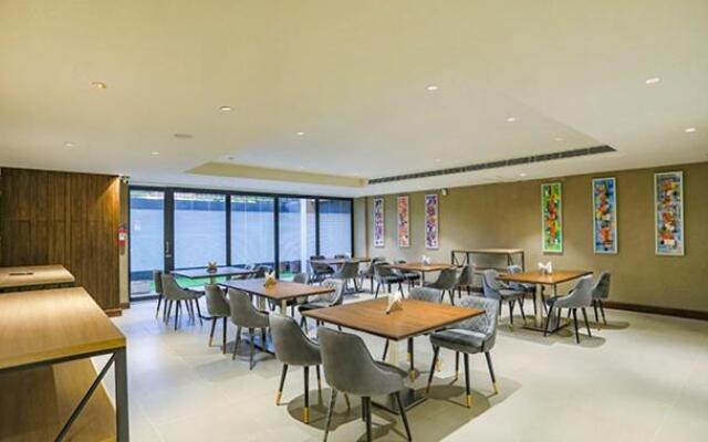 Saltstayz Premier – Cyber Hub