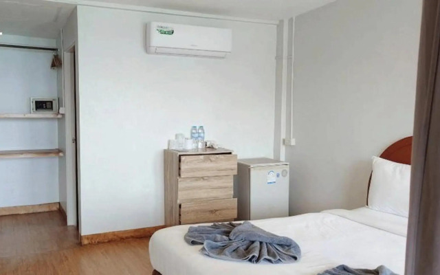 Phi Phi Cozy Seafront Resort