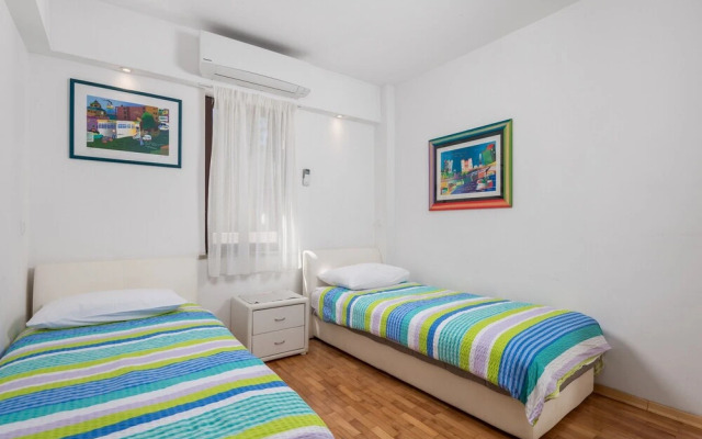 House Rose With Private Pool And Garden