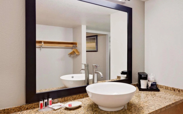 Days Inn & Suites by Wyndham Arcata