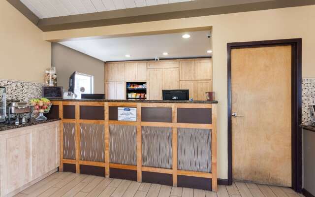 Howard Johnson by Wyndham National City/San Diego South