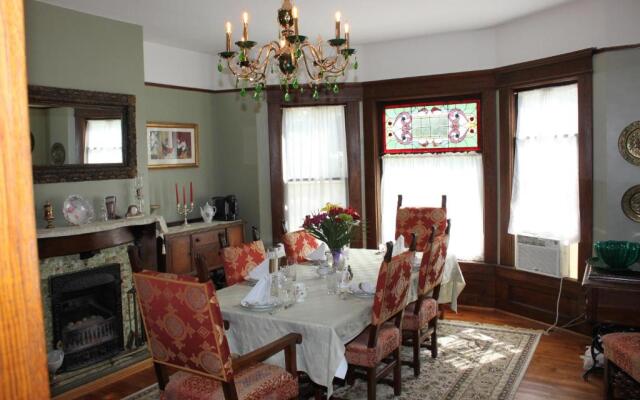 Green Oaks Bed and Breakfast