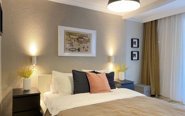 Central and Charming Flat With Balcony in Sisli