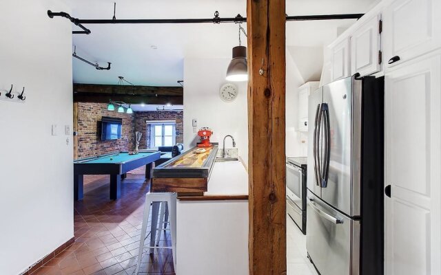 Charming Apartment on St-Paul street by Hometrotting