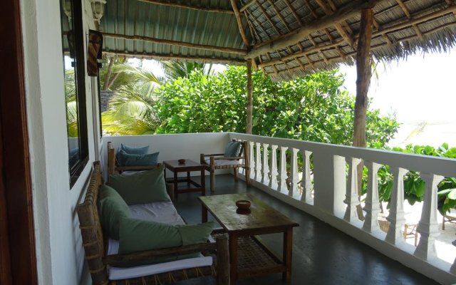 Makuti Beach Bungalows