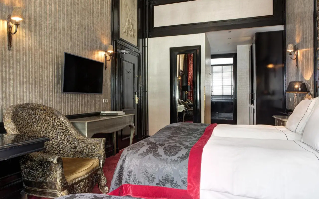 The Pavilions Amsterdam, The Toren