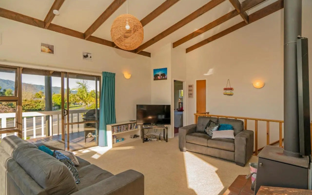 5 o'clock Somewhere - Tairua Holiday Home