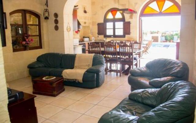 Villayana Gozitan Farmhouse with pool