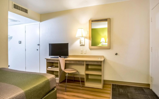 Motel 6 Pueblo, CO - I-25
