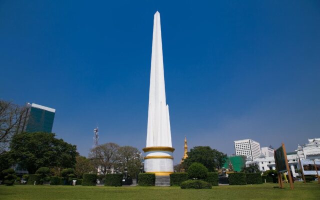 Sule Shangri-La, Yangon