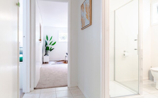 Fantail 2 Bedroom Unit walk to Beach & Park