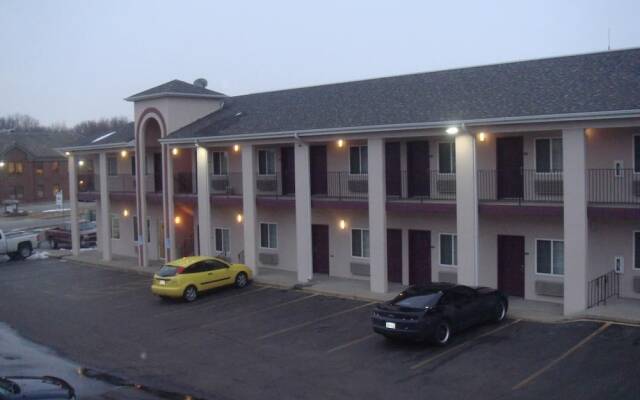 Townhouse Inn & Suites