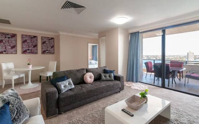 Milsons Point Apartment with Harbour Bridge Views