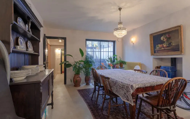 3 Bedroom House With Garden in London Fields