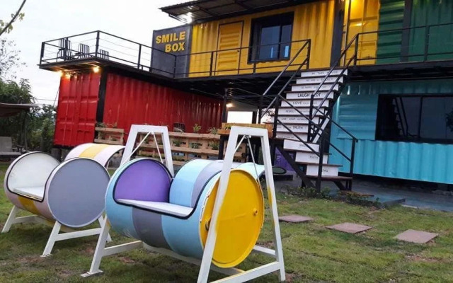 Smile Box Coffee & Resort