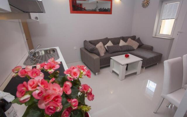 Lara Apartments