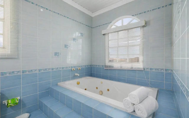 Cozy Tranquil 3BR 2BA Home w Private Pool Patio