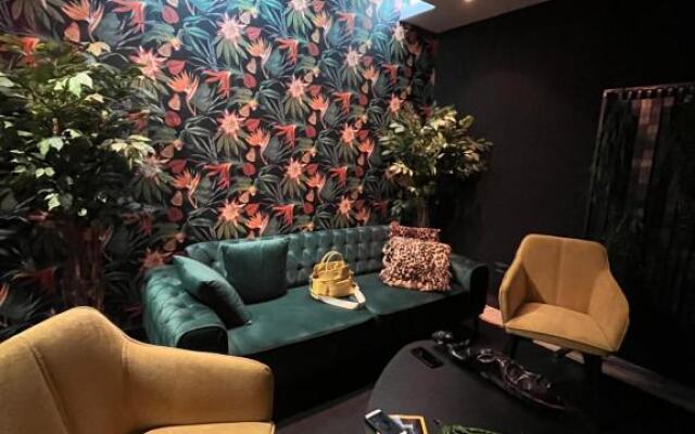 Black Pearl apartment