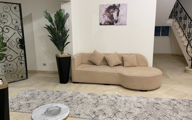 Beverly standalone villa with garden