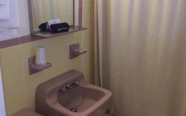 Crystal Sands Motel