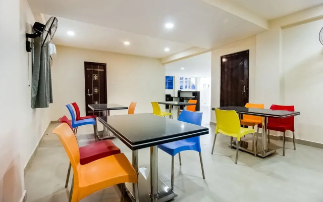 OYO 40125 Srirama Hotels, Gachhibowli