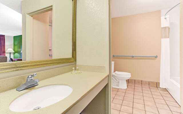 Days Inn by Wyndham Wilson