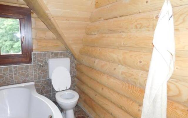 Holden Log House Gyarmat