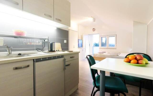 Studio Apartment With Balcony Near Beach Apartmani Orhideja