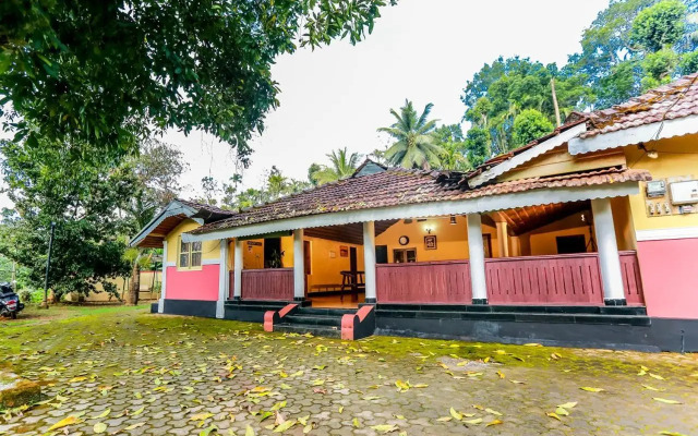 Chandragiri Bungalow by VOYE HOMES