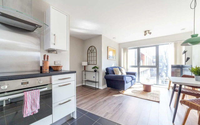 Cosy East London Retreat