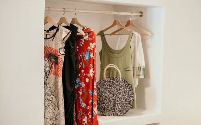 White Orchid Cave House & Studio