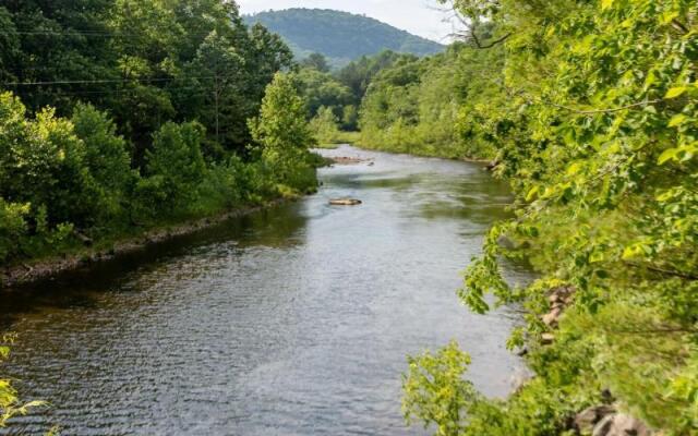 The Lodge At West River