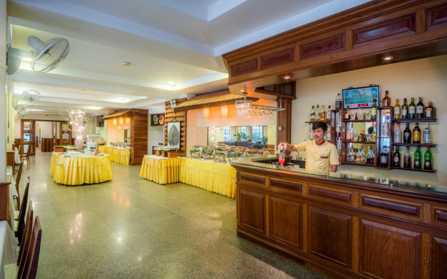 City River Hotel