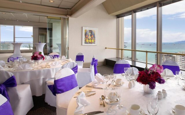 Coast Plaza Hotel & Suites