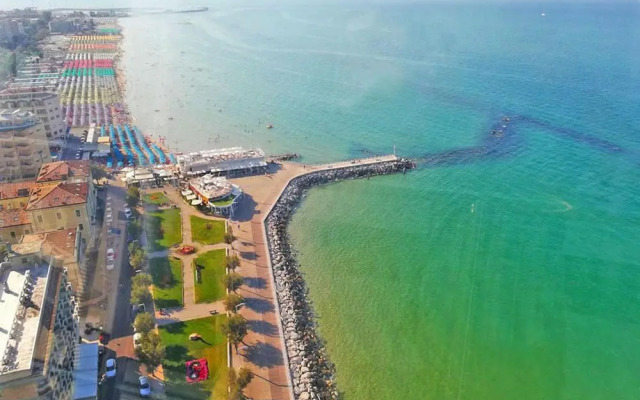 Delizioso appartamento in villa al mare