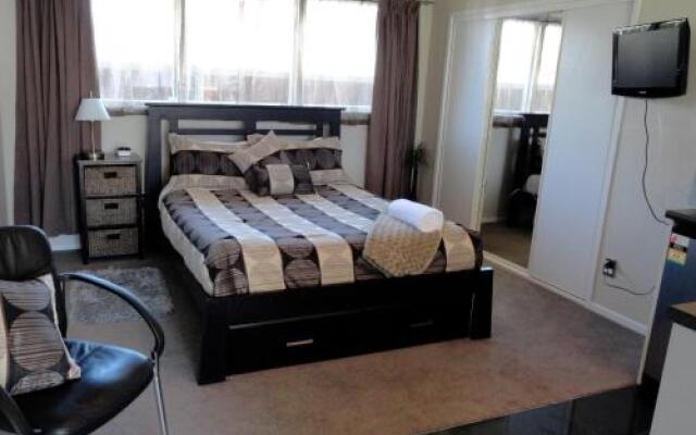 Aarburg Airport Motel – Guest Rooms – Christchurch