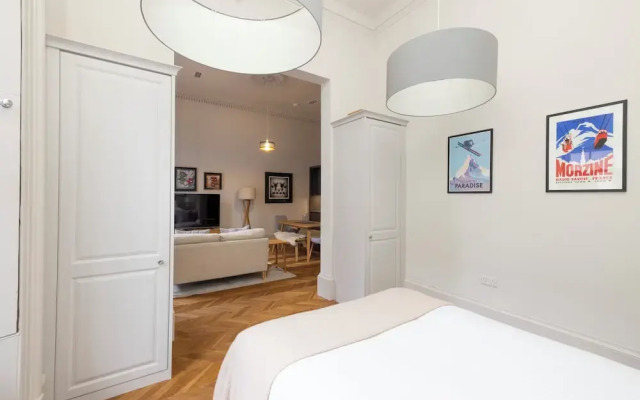 Modern studio in Edinburgh West End