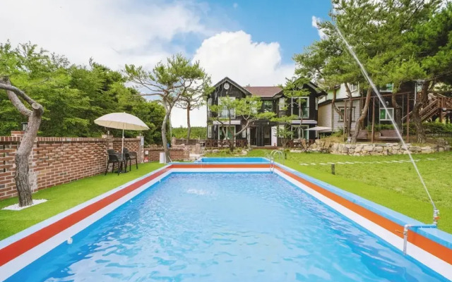 Gyeongju Themandi Pension
