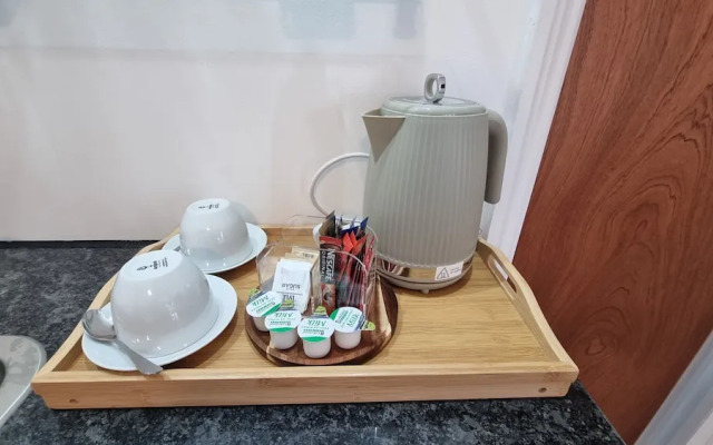St Albans Stylish Suite With Kitchenette