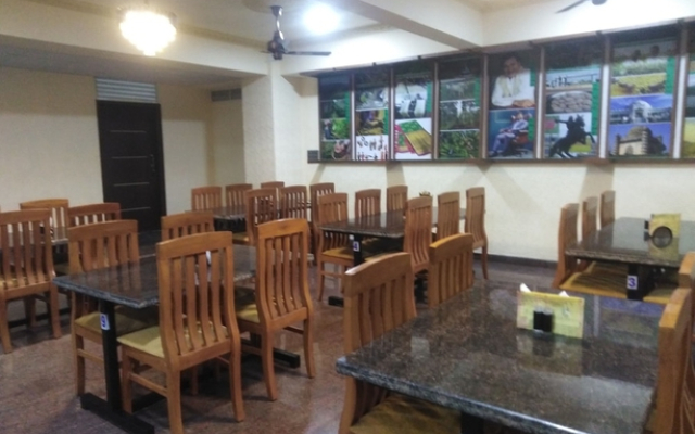 J K Inn Hotel - Urban Express