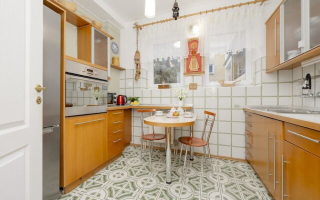 Apartment With 3 Bedrooms by Renters